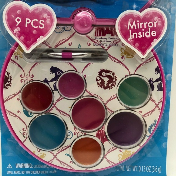 Townley Disney Princess Lip Gloss Swivel Compact - Picture 3 of 8